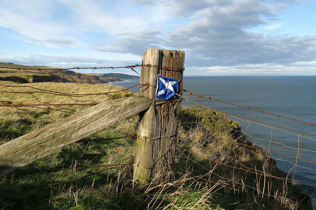 A scottish flag tied to a wooden fence along the Berwickshire Coastal Path